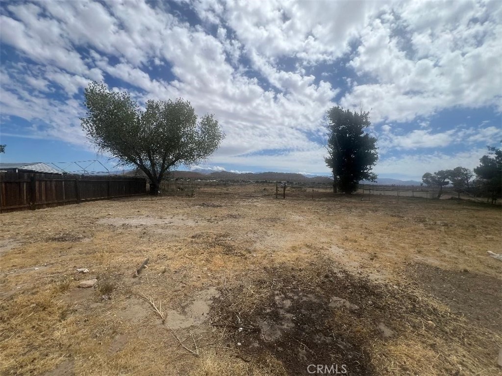 https://media.crmls.org/medias/88c5543f-15c7-43c7-825f-ec1c19ac2f04.jpg?preset=X-Large