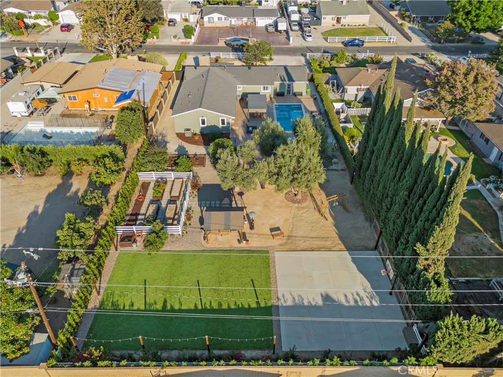 https://media.crmls.org/medias/88c5d4c3-0a8d-4491-be0c-9c9a2758f8c5.jpg?preset=X-Large