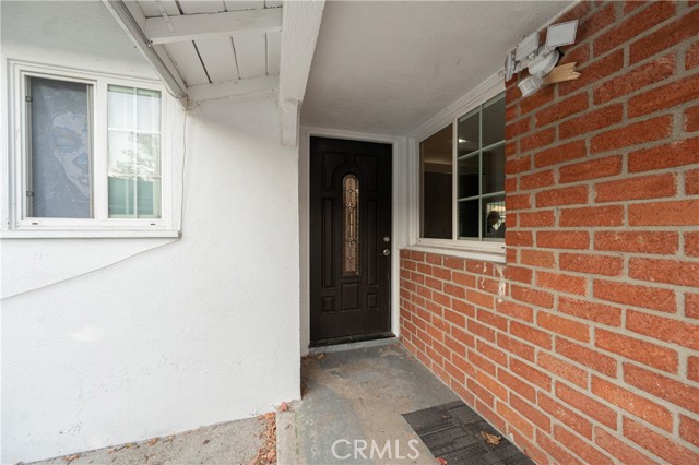 Detail Gallery Image 3 of 17 For 11214 Woodley, Granada Hills,  CA 91344 - 4 Beds | 2 Baths