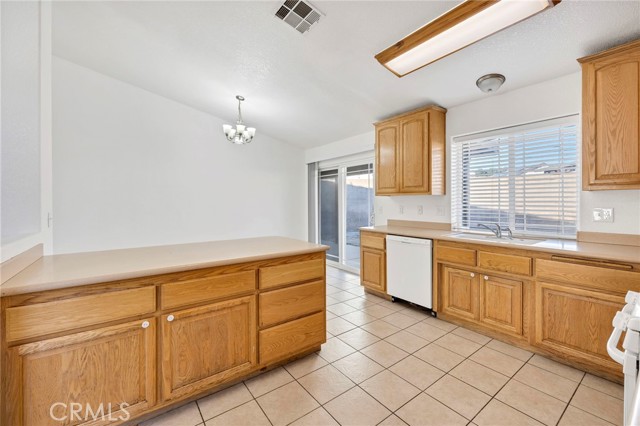 Detail Gallery Image 16 of 44 For 1230 Shellie Ln, Hemet,  CA 92543 - 3 Beds | 2 Baths