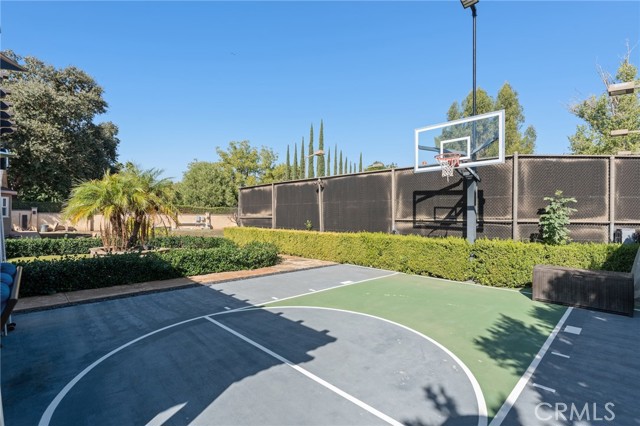 Detail Gallery Image 23 of 31 For 22639 Calvert St #F,  Woodland Hills,  CA 91367 - 1 Beds | 1 Baths