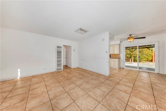 Detail Gallery Image 7 of 46 For 12509 9th Ave, Victorville,  CA 92395 - 4 Beds | 2 Baths