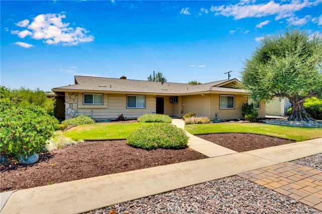 Detail Gallery Image 1 of 40 For 948 W Notre Dame St, Upland,  CA 91786 - 4 Beds | 2/1 Baths