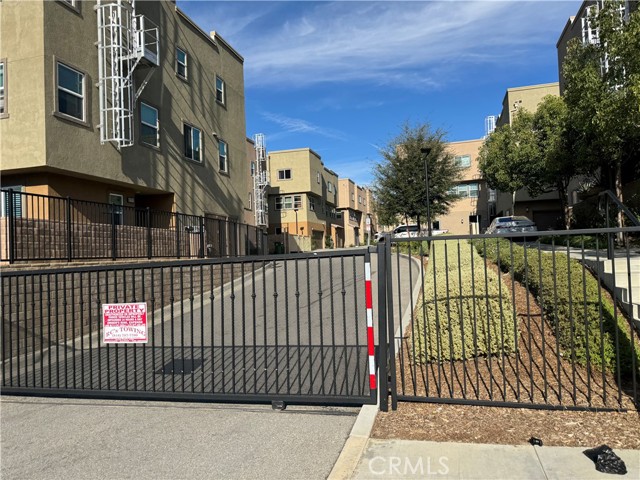 Detail Gallery Image 28 of 35 For 12745 Watt Ln #B,  Sylmar,  CA 91342 - 4 Beds | 3/1 Baths