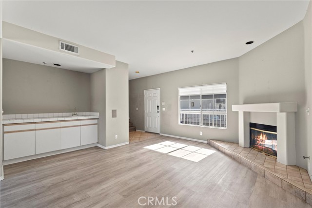 10925 Blix Street, Toluca Lake CA: https://media.crmls.org/medias/88c88e23-1f7e-4cb2-bfc7-30e1ff9ded3f.jpg
