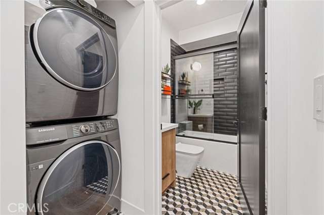 Detail Gallery Image 23 of 27 For 11314 Victory Bld, North Hollywood,  CA 91606 - 3 Beds | 3/1 Baths