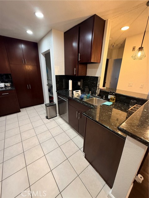 Detail Gallery Image 12 of 41 For 14630 Dickens St #307,  Sherman Oaks,  CA 91403 - 2 Beds | 2 Baths