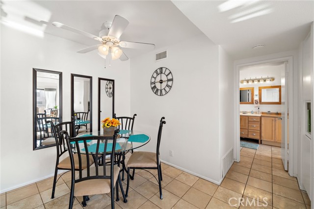 25761 Le Parc, Lake Forest CA: https://media.crmls.org/medias/88ca5ff0-2c2b-4544-bf90-e609269b24a2.jpg