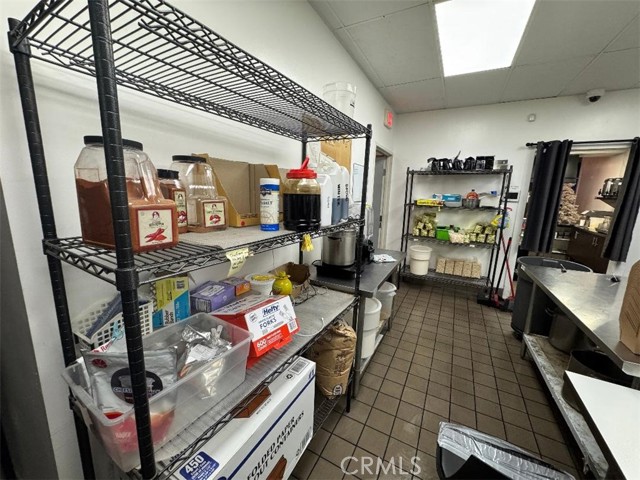 2706 Harbor Boulevard, Costa Mesa CA: https://media.crmls.org/medias/88ca9fd1-3e2a-425e-8b69-88787902feb4.jpg