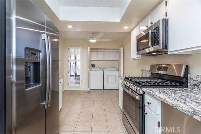 Detail Gallery Image 10 of 44 For 230 Bethany Rd #306,  Burbank,  CA 91504 - 2 Beds | 2 Baths
