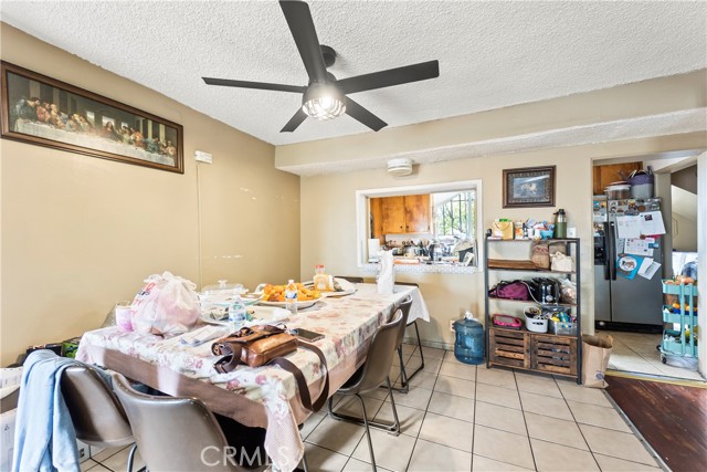 2424 West Boulevard, Los Angeles CA: https://media.crmls.org/medias/88caf239-1695-4d37-91c7-54bb9671ff23.jpg