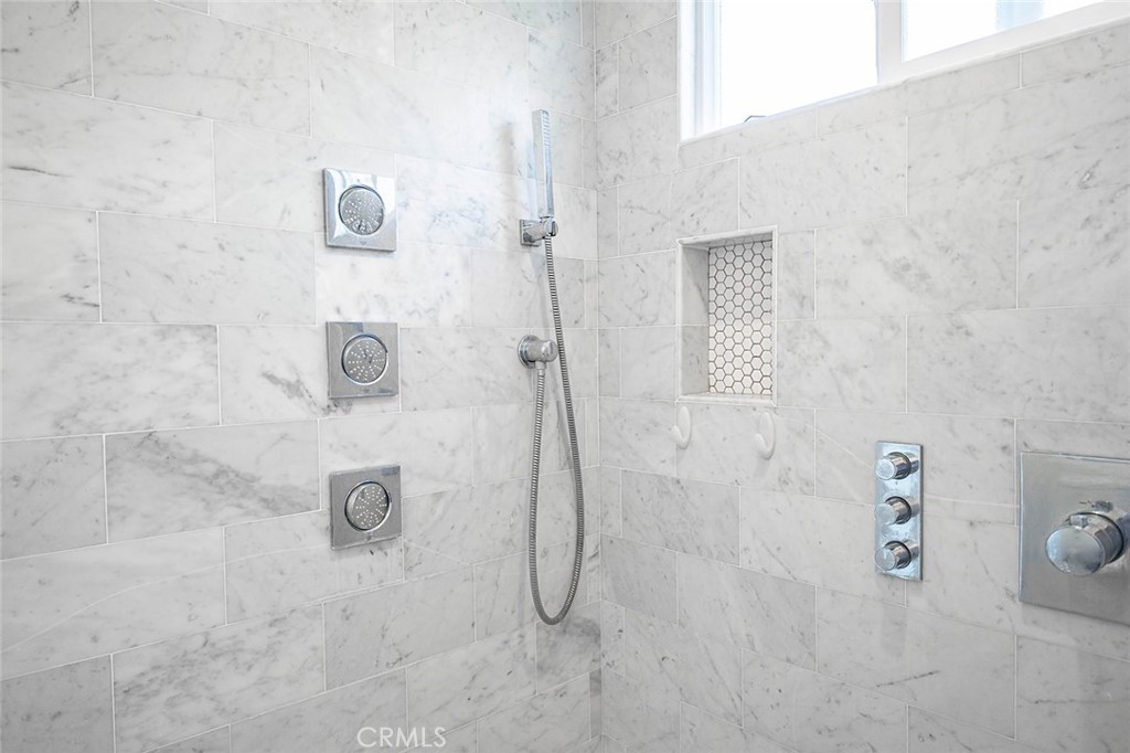 MLS #OC25133197 image #34