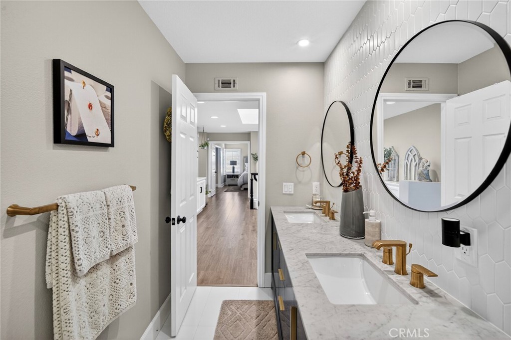 MLS #OC26040336 image #58