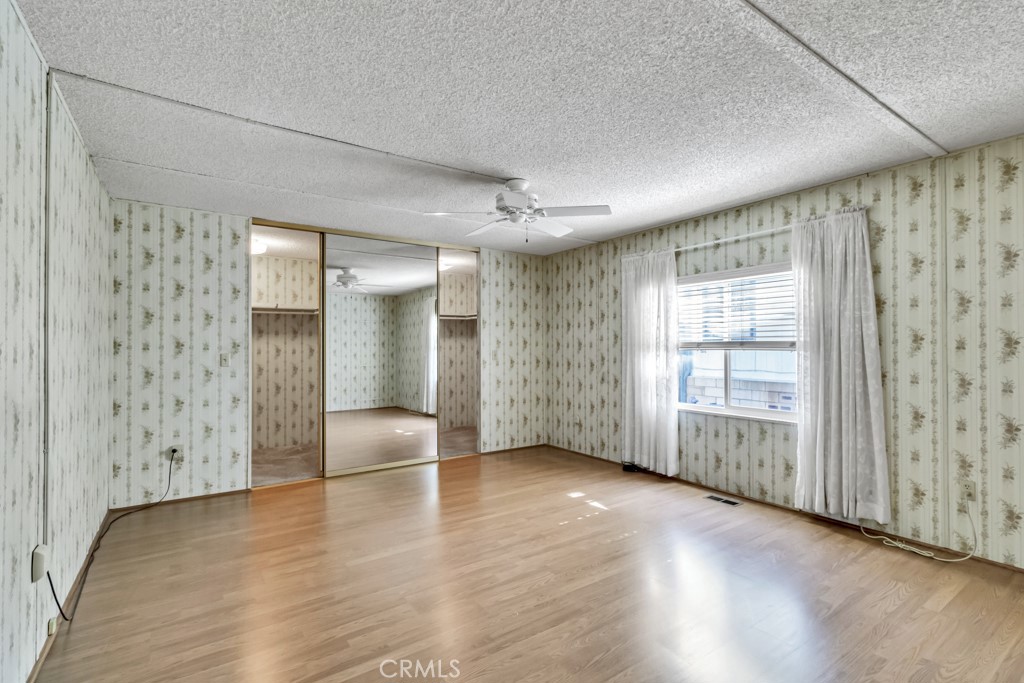 https://media.crmls.org/medias/88ccf625-36e8-45a1-8b2f-191ca054228d.jpg?preset=X-Large