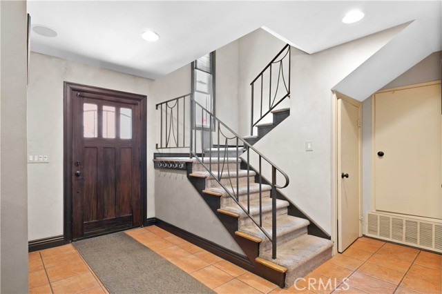 21101 Rosedell Drive, Saugus CA: https://media.crmls.org/medias/88cd36db-0a16-46ab-b1ca-f831c57a1e24.jpg
