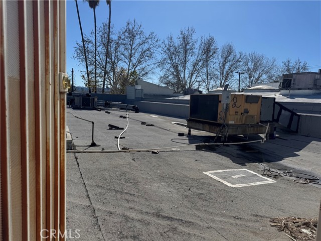 Image 13 of 30 For 18407 Sherman Way