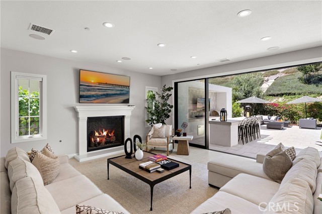 Detail Gallery Image 15 of 54 For 93 Interstellar, Irvine,  CA 92618 - 6 Beds | 6/1 Baths