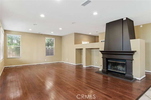 Detail Gallery Image 10 of 33 For 18814 Pinehaven Way, Porter Ranch,  CA 91326 - 5 Beds | 3 Baths