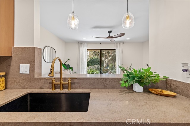 Detail Gallery Image 11 of 41 For 120 Lemon #34,  Irvine,  CA 92618 - 1 Beds | 1 Baths