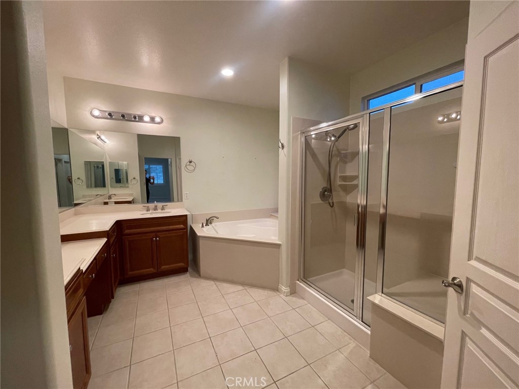 https://media.crmls.org/medias/88cefff3-78b6-47c0-9864-bed5ad59b471.jpg?preset=X-Large
