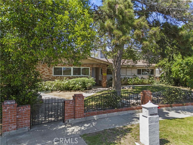 Detail Gallery Image 2 of 47 For 11329 Mclennan Ave, Granada Hills,  CA 91344 - 7 Beds | 2 Baths