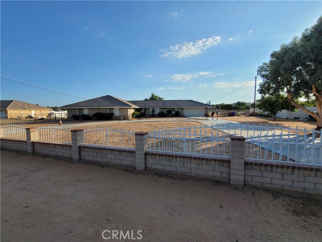21291 Ramona Avenue, Apple Valley CA: https://media.crmls.org/medias/88cfbc0d-00d4-44d4-9f60-108dd1b9b747.jpg