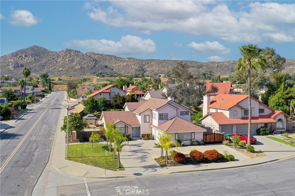 MLS #OC25106498 img 40