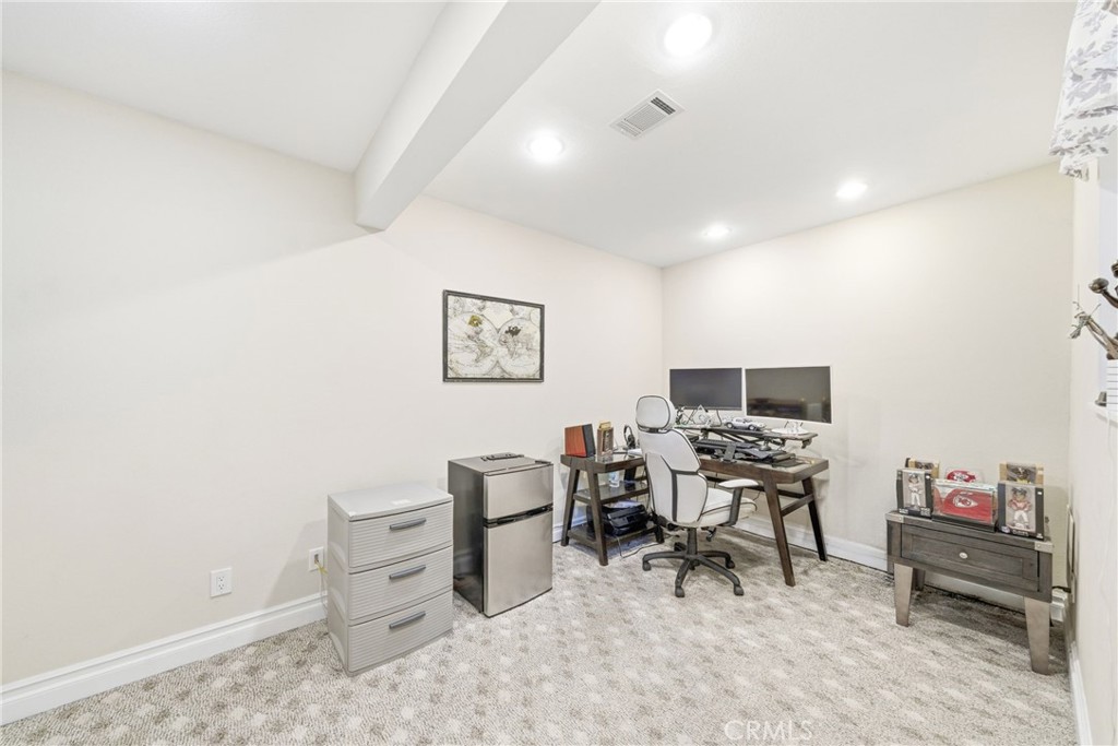 https://media.crmls.org/medias/88d08712-223c-4832-b577-6744afe04438.jpg?preset=X-Large
