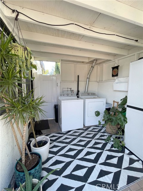 Detail Gallery Image 25 of 26 For 19432 Hartland St, Reseda,  CA 91335 - 3 Beds | 2 Baths