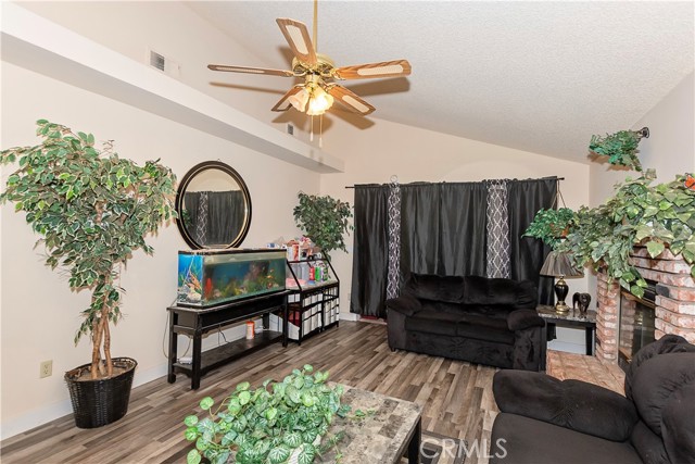 Detail Gallery Image 4 of 47 For 20412 90th St, California City,  CA 93505 - 3 Beds | 2 Baths