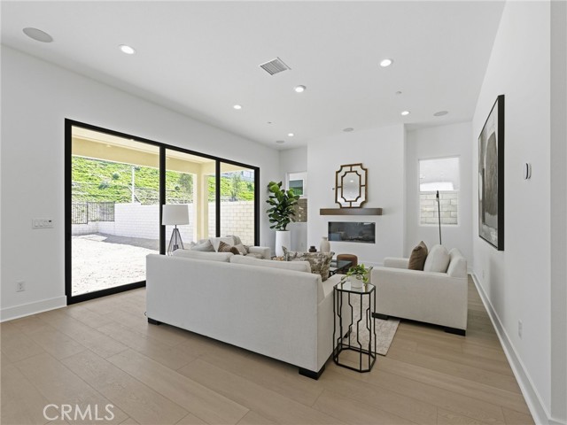 27627 Juniper Lane, Valencia CA: https://media.crmls.org/medias/88d17cd3-fd88-4504-9b91-a9946365218a.jpg