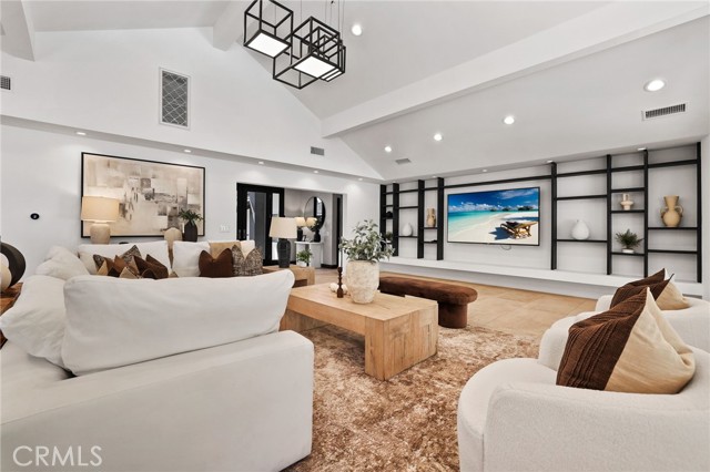 Detail Gallery Image 31 of 75 For 10372 Crawford Canyon Rd, Santa Ana,  CA 92705 - 5 Beds | 7/1 Baths