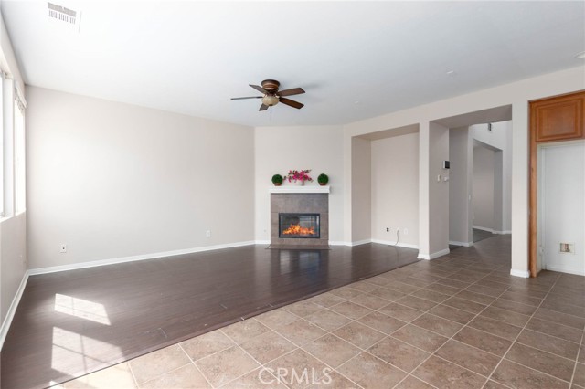 30315 Laruns Street, Murrieta CA: https://media.crmls.org/medias/88d51fb6-fa59-4c9c-add3-4df6760b0269.jpg