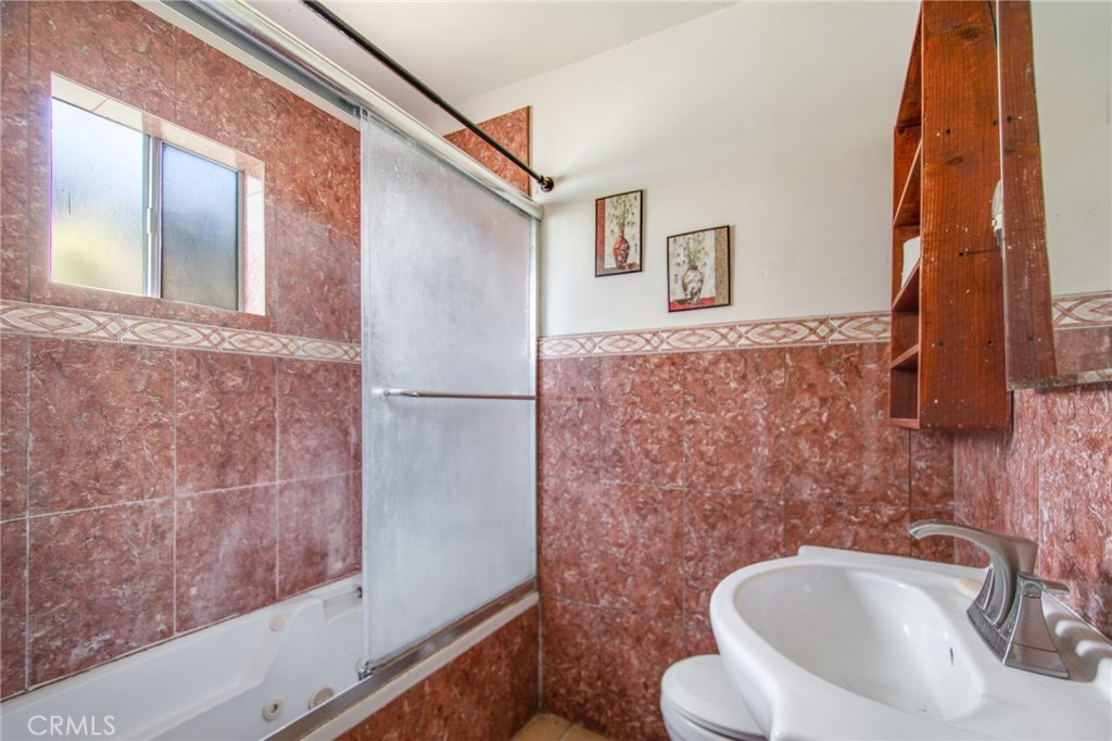 https://media.crmls.org/medias/88d537be-371e-4884-9a32-9fbfcd007ff7.jpg?preset=X-Large