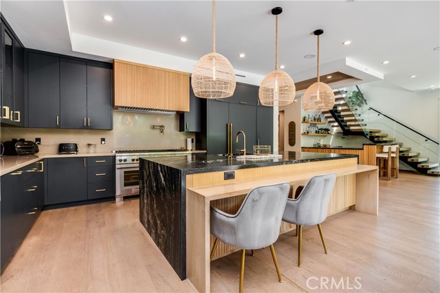 Detail Gallery Image 18 of 48 For 5517 Allott Ave, Sherman Oaks,  CA 91401 - 5 Beds | 6 Baths