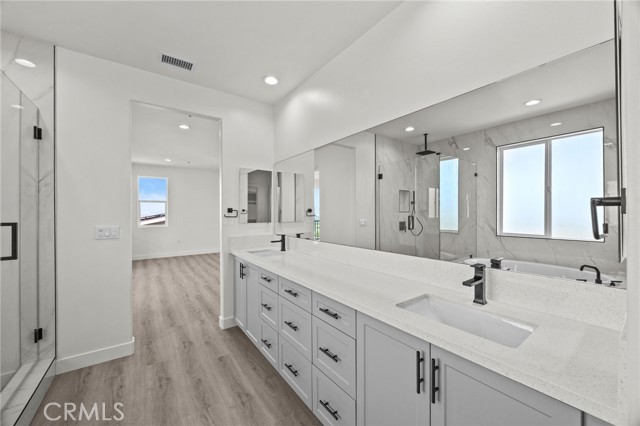 Detail Gallery Image 17 of 27 For 16765 La Bella Villa, Riverside,  CA 92503 - 5 Beds | 3 Baths