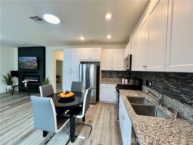 Detail Gallery Image 9 of 23 For 24754 5th St, San Bernardino,  CA 92410 - 4 Beds | 3 Baths