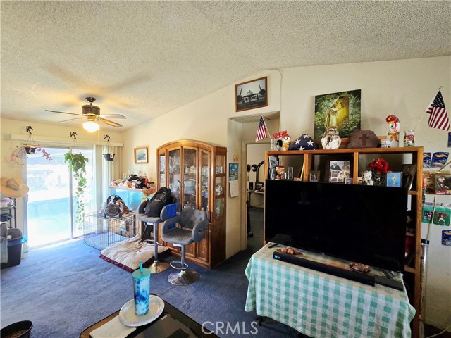 73971 Samarkand Drive, 29 Palms CA: https://media.crmls.org/medias/88d8819b-ced5-4dbe-8623-93f88f452743.jpg