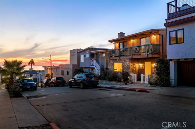 235 34th Street, Hermosa Beach, California 90254, 4 Bedrooms Bedrooms, ,3 BathroomsBathrooms,Residential,Sold,34th,SB22226722