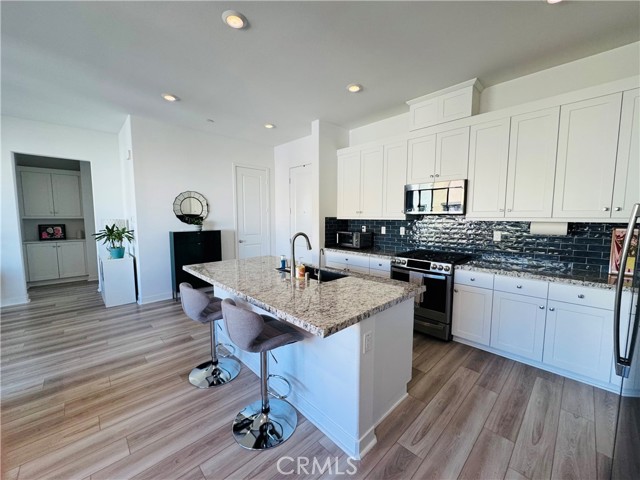 Detail Gallery Image 2 of 12 For 26958 Sandbar Willow Pl #301,  Valencia,  CA 91381 - 3 Beds | 2 Baths