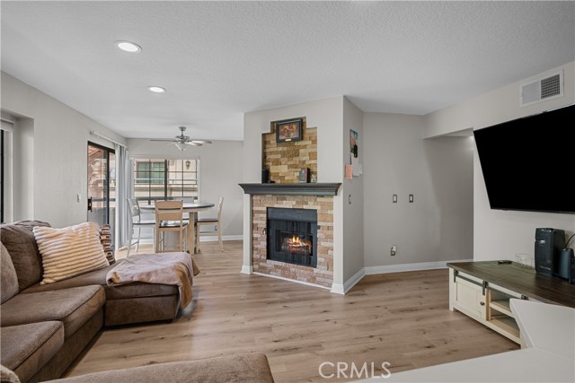 Detail Gallery Image 12 of 38 For 18114 Erik Ct #5131,  Canyon Country,  CA 91387 - 3 Beds | 2 Baths