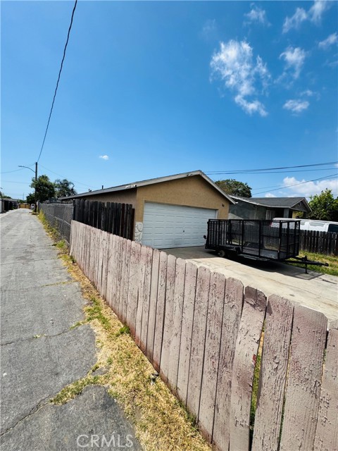 7411 Elsie Street, Los Angeles CA: https://media.crmls.org/medias/88d8fec7-15b7-41d4-a661-84afa95e107d.jpg