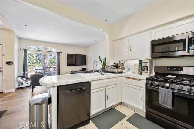 610 Sunrise Drive, Santa Maria CA: https://media.crmls.org/medias/88d938b3-1a8e-4554-8578-e3d47c0c5596.jpg