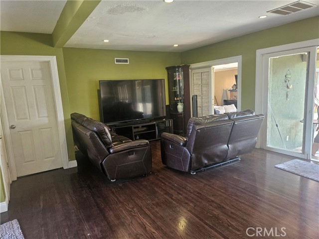 Detail Gallery Image 15 of 22 For 13448 Stagg St, Panorama City,  CA 91402 - 3 Beds | 2 Baths