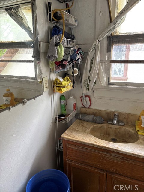 Detail Gallery Image 12 of 36 For 418 E 40th Pl, Los Angeles,  CA 90011 - 4 Beds | 1 Baths