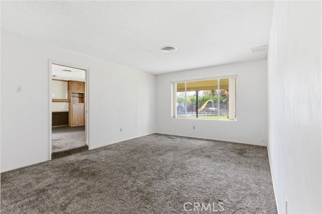 Detail Gallery Image 6 of 42 For 2404 Prestwick Ct, Bakersfield,  CA 93309 - 3 Beds | 2 Baths