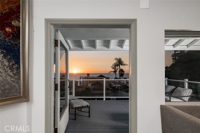 2 Camel Point Drive, Laguna Beach CA: https://media.crmls.org/medias/88d9dd87-9cf3-4868-bc7a-c5c42032fd87.jpg