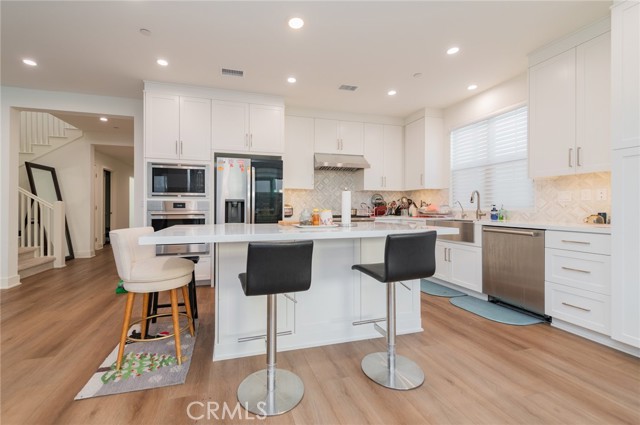 Detail Gallery Image 14 of 34 For 116 Imagination Trl, Irvine,  CA 92620 - 4 Beds | 3/1 Baths