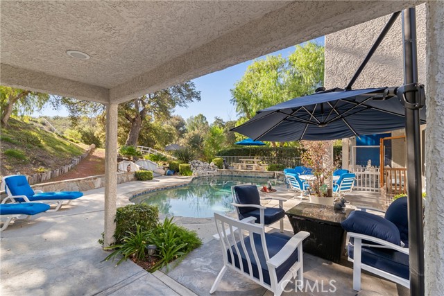 Detail Gallery Image 9 of 57 For 15562 Bronco, Canyon Country,  CA 91387 - 4 Beds | 4 Baths