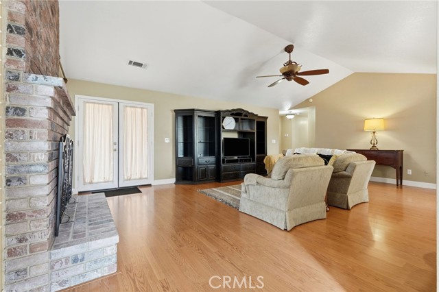 Detail Gallery Image 13 of 49 For 5028 W Hillsdale, Visalia,  CA 93291 - 3 Beds | 1/1 Baths